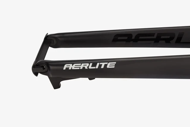 Aerlite 29" Carbon Gaffel Matt sort, Tapered, 9 mm aksling, 550 gr 