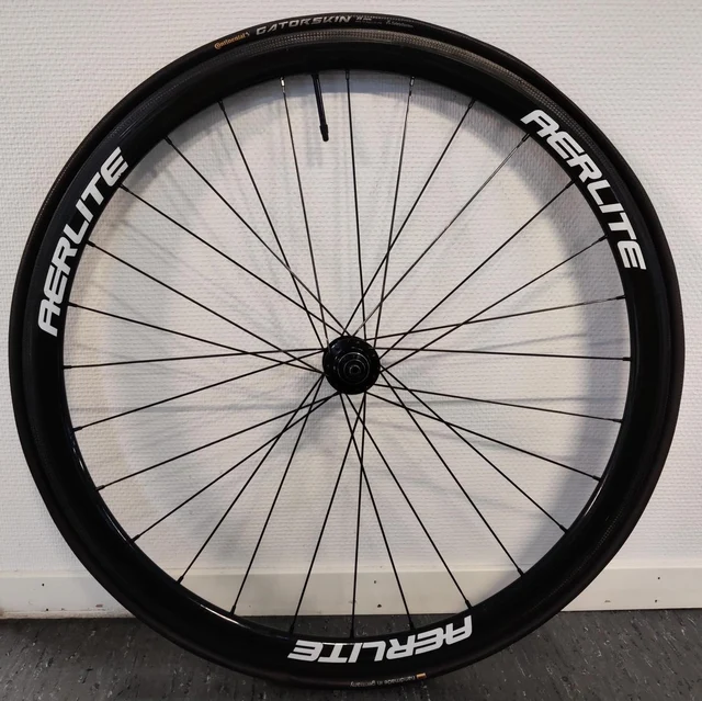 Aerlite Team 38 mm DEMO Bakhjul Karbon, Pariser, HG 11s, m/dekk, 1,04 kg 