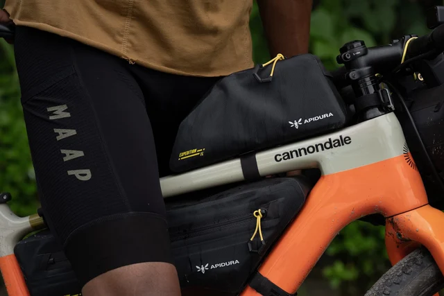 Apidura Expedition Bolt-On Top Tube Pack Overrørsveske 1L 