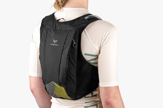 Apidura Racing Hydration Vest S/M, 5.5L, 350g, Vanntett 