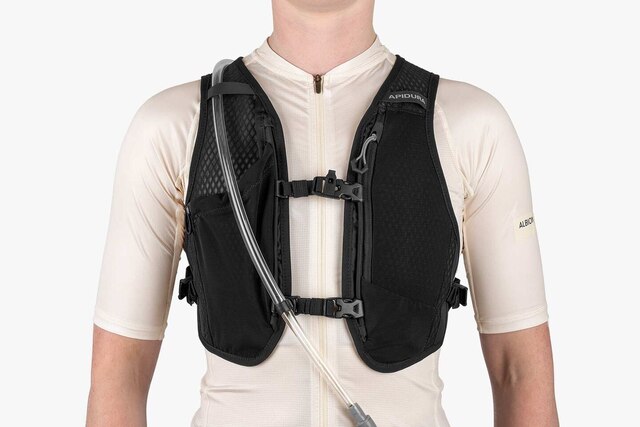 Apidura Racing Hydration Vest S/M, 5.5L, 350g, Vanntett 