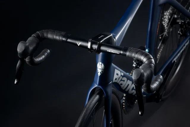 Bianchi Oltre Comp Landeveissykkel Navy/Off White, Str. 57 