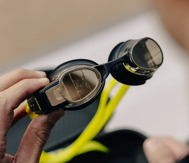 FORM Smart Swim 2 Svømmebriller Følg fremgangen i vannet 