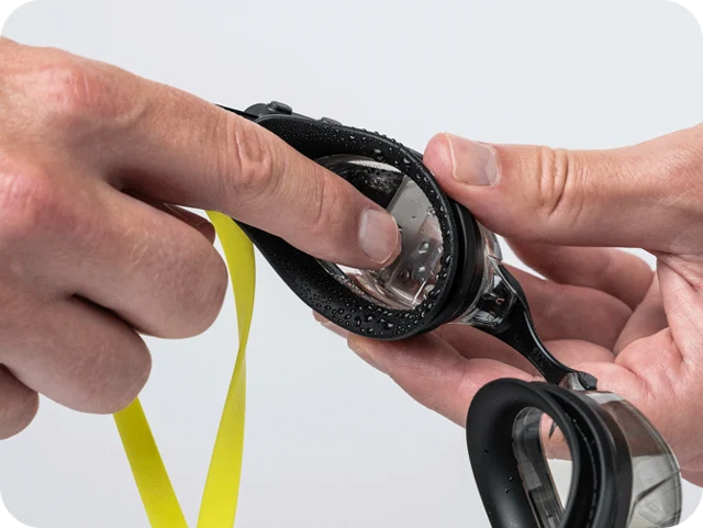 FORM Smart Swim 2 Pro Svømmebriller Sanntidsdata i slitesterkt design 