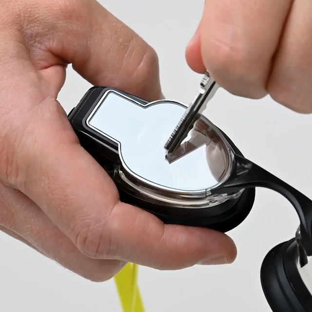 FORM Smart Swim 2 Pro Svømmebriller Sanntidsdata i slitesterkt design 