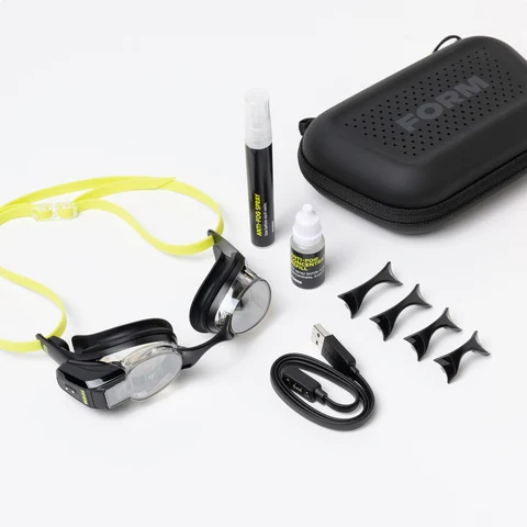 FORM Smart Swim 2 Pro Svømmebriller Sanntidsdata i slitesterkt design