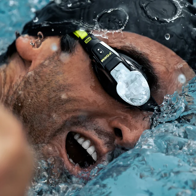FORM Smart Swim 2 Pro Svømmebriller Sanntidsdata i slitesterkt design 
