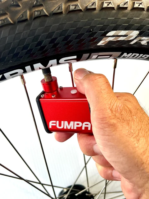 nanoFumpa Elektrisk Sykkelpumpe Elektrisk Minipumpe, 8,3 bar, 100g 