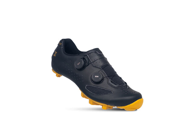 Lake MX 239 Gravel Wide Sykkelsko Black/Gold, Str. 45 