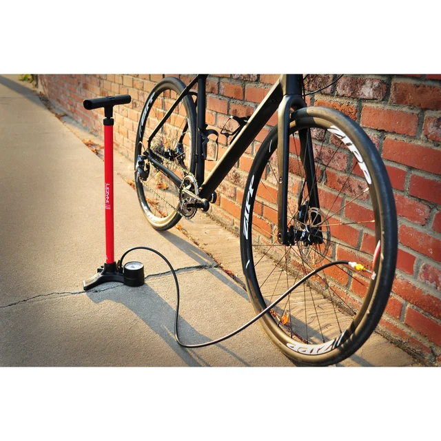 Lezyne Macro Floor Drive Golvpump Presta och Bil, 220 psi/15 bar 