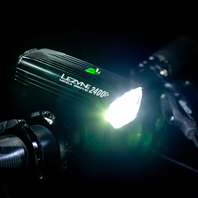 Lezyne Mega Drive 2400+ Frontlys 2400 lumen, USB-C, 450 h 