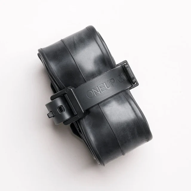 OneUp Tube Strap Mount För slang och verktyg 