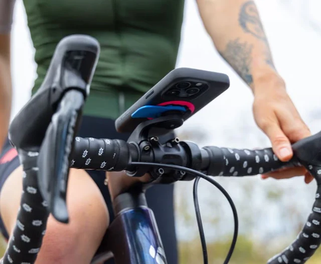 Quad Lock Out Front Mount Plasserer telefonen foran styret 