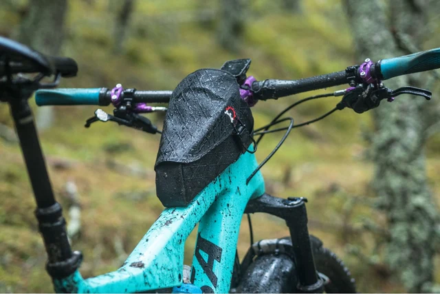 Revelate Designs Mag-Tank 2000 Bolt On Sort, 147g, 1,4L, Magnetlås 