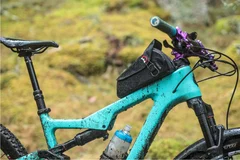 Revelate Designs Mag-Tank 2000 Bolt On Sort, 147g, 1,4L, Magnetl&#229;s