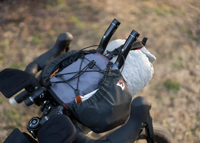 Revelate Designs Pitchfork Aerobar Bag Grå/Sort, 6L+ 2L, 170g 