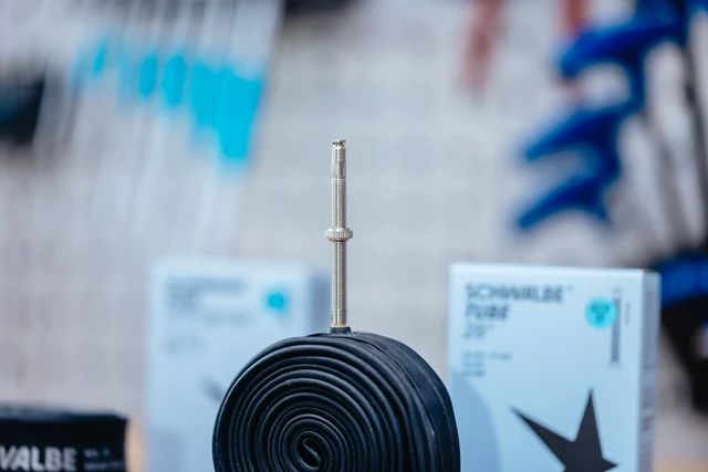 Schwalbe 28" Nr.SCV17 Standard Slange 28-47x700, 40 mm SCV Clik ventil, 150g 