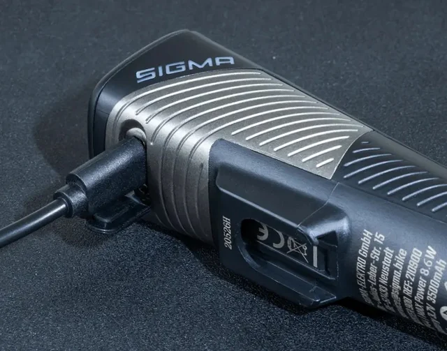 Sigma Buster 900 Link Frontlys 900 lumen, 180 m rekkevidde, 126 g 