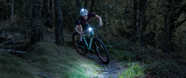Sigma Buster 1700 Link Frontlys 1750 lumen, 210 m rekkevidde, 197 g 