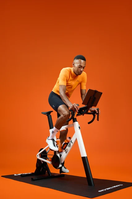 Zwift Ride + Wahoo KICKR CORE 2 Combo Alt-i-ett løsning for innendørssykling 