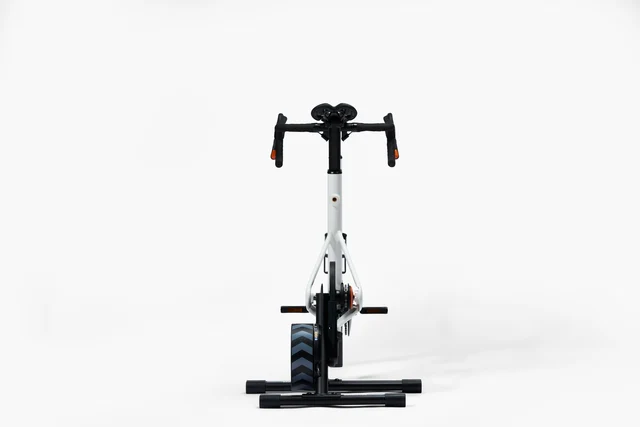 Zwift Ride + Wahoo KICKR CORE 2 Combo Alt-i-ett løsning for innendørssykling 