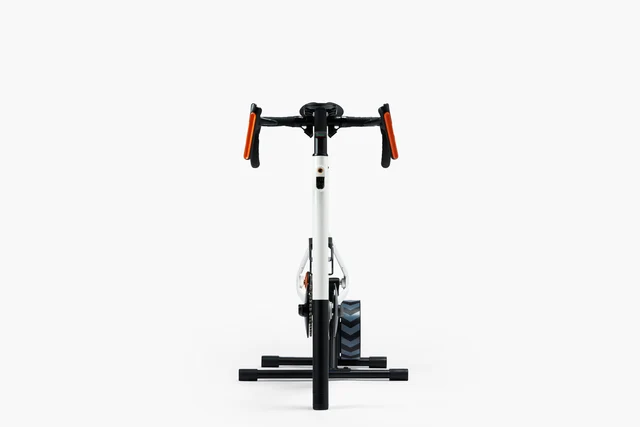 Zwift Ride + Wahoo KICKR CORE 2 Combo Alt-i-ett løsning for innendørssykling 